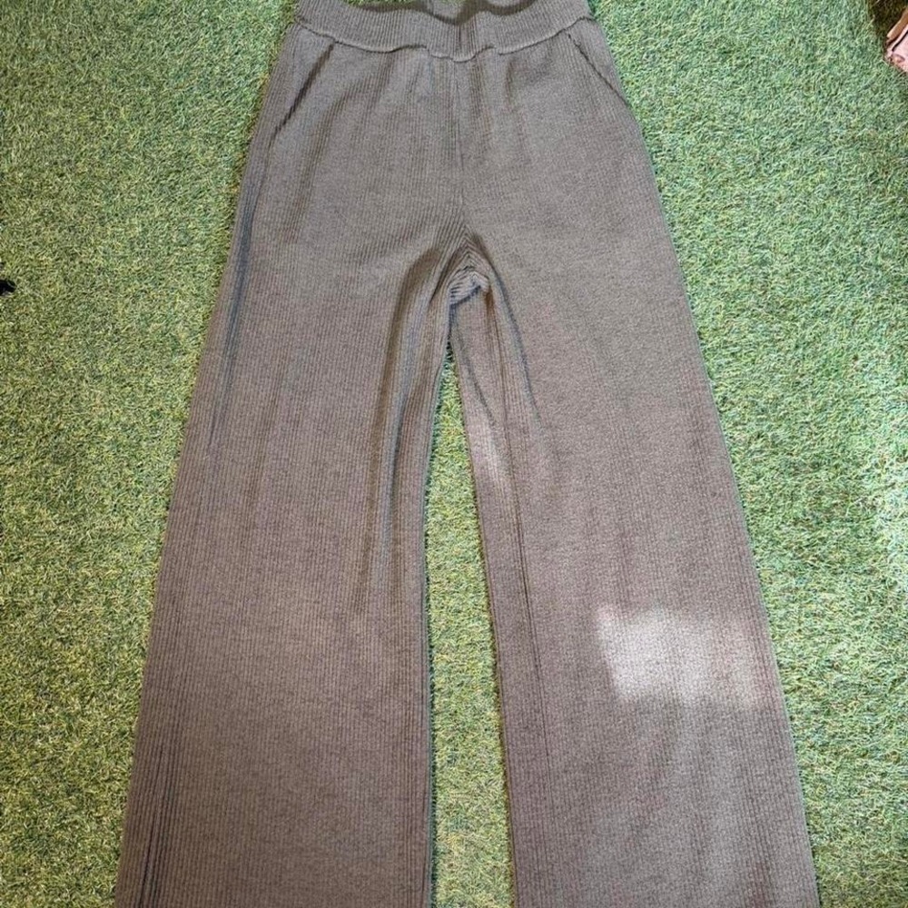 Brown wide‎ leg trousers in a size S #trousers #wideleg